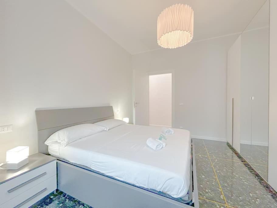Free Parking - Elegante Casa Con Wifi -Smarttv Apartment Savona Bagian luar foto