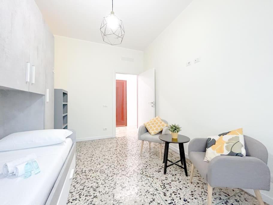 Free Parking - Elegante Casa Con Wifi -Smarttv Apartment Savona Bagian luar foto