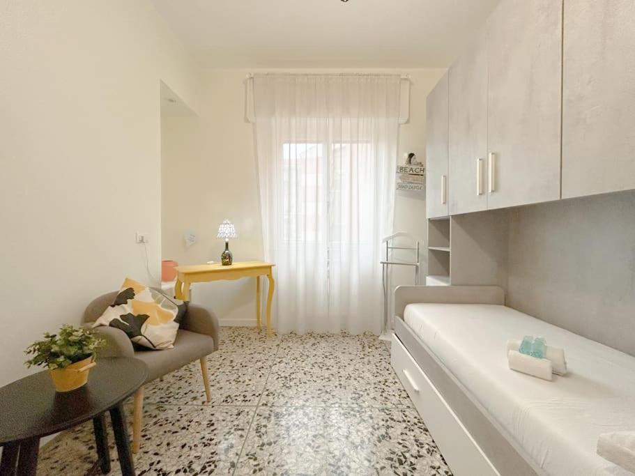 Free Parking - Elegante Casa Con Wifi -Smarttv Apartment Savona Bagian luar foto