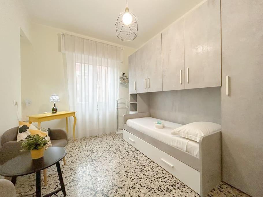Free Parking - Elegante Casa Con Wifi -Smarttv Apartment Savona Bagian luar foto