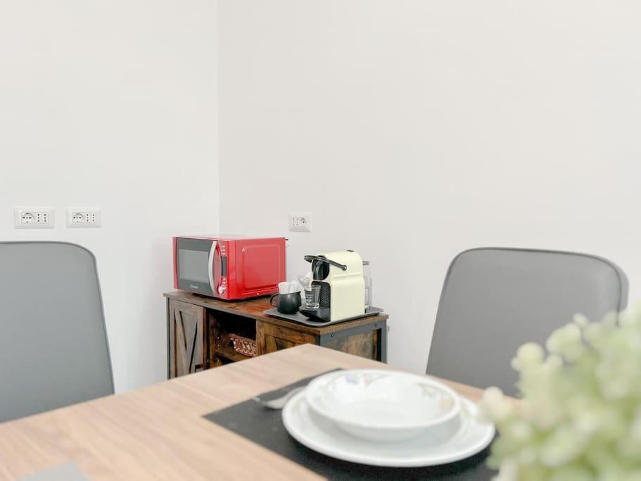 Free Parking - Elegante Casa Con Wifi -Smarttv Apartment Savona Bagian luar foto