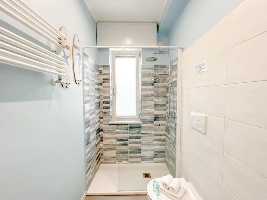 Free Parking - Elegante Casa Con Wifi -Smarttv Apartment Savona Bagian luar foto